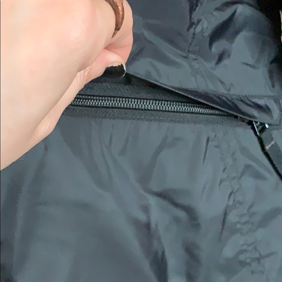 - Columbia• Black Windbreaker - Picture 7 of 7